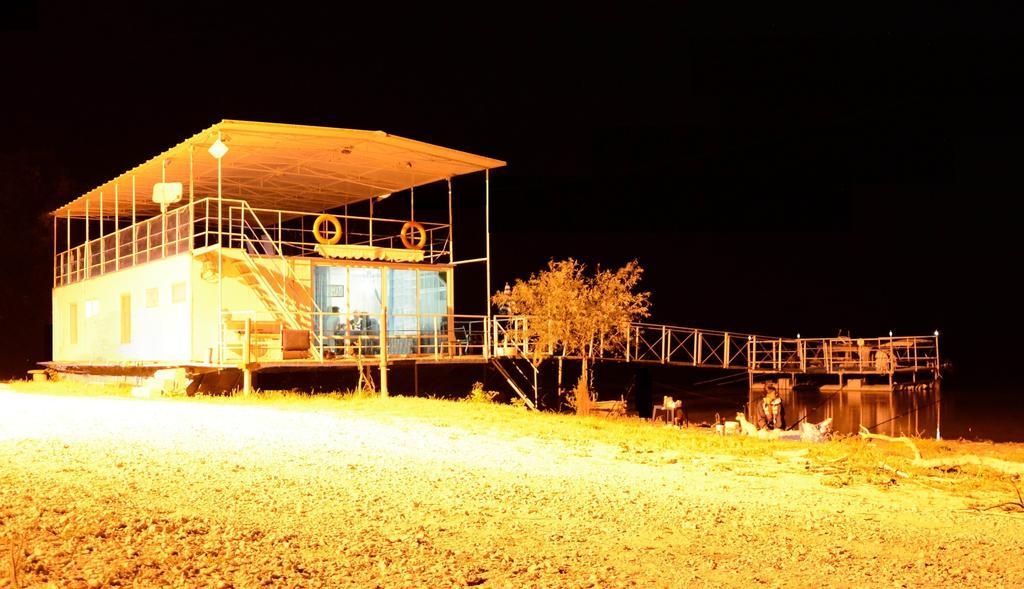 Delta Pontoon Hotel Mahmudia Ngoại thất bức ảnh